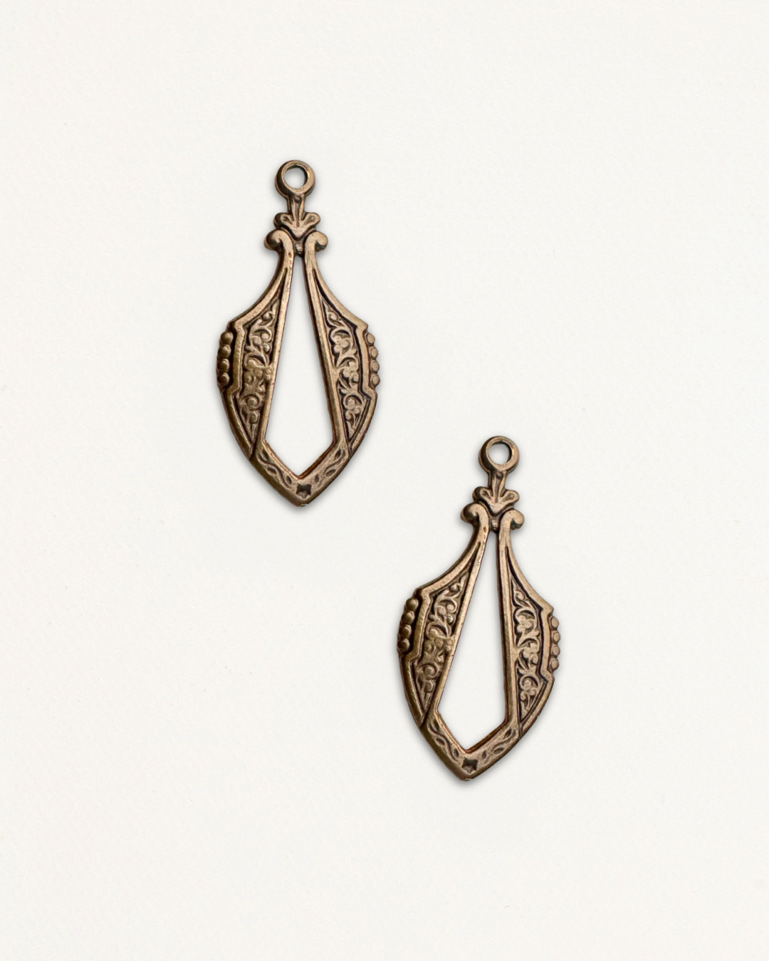 29x14mm Parisian Drop - Natural Brass (14pcs)